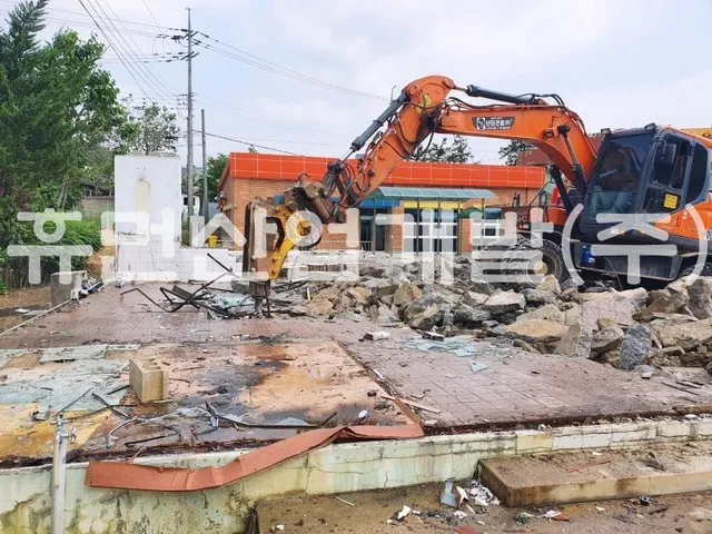 행정초등학교 (구)급식실 철거공사 현장 사진 1