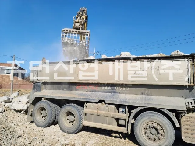 용정리 736-1번지 농협창고 철거공사 현장 사진 2